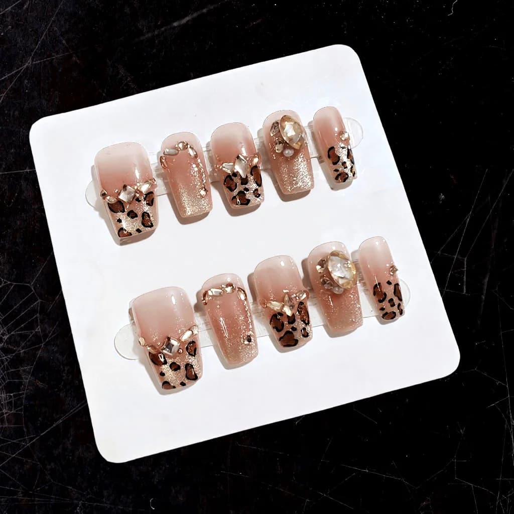 Unhas Postiças Estampa Leopardo com Strass e Glitter