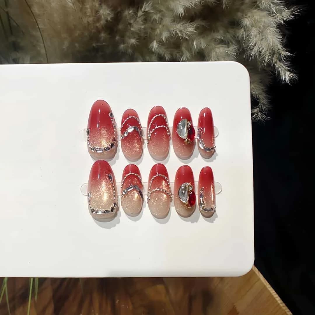 Unhas Postiças Olho de Gato Vermelho Rosé com Strass e Correntes