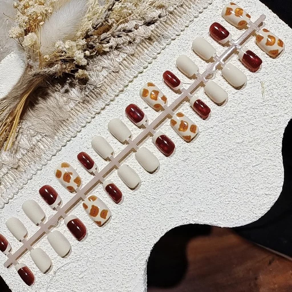 Unhas Postiças Cat Eye Urso Castanho, Formato Bailarina Curto com Glitter