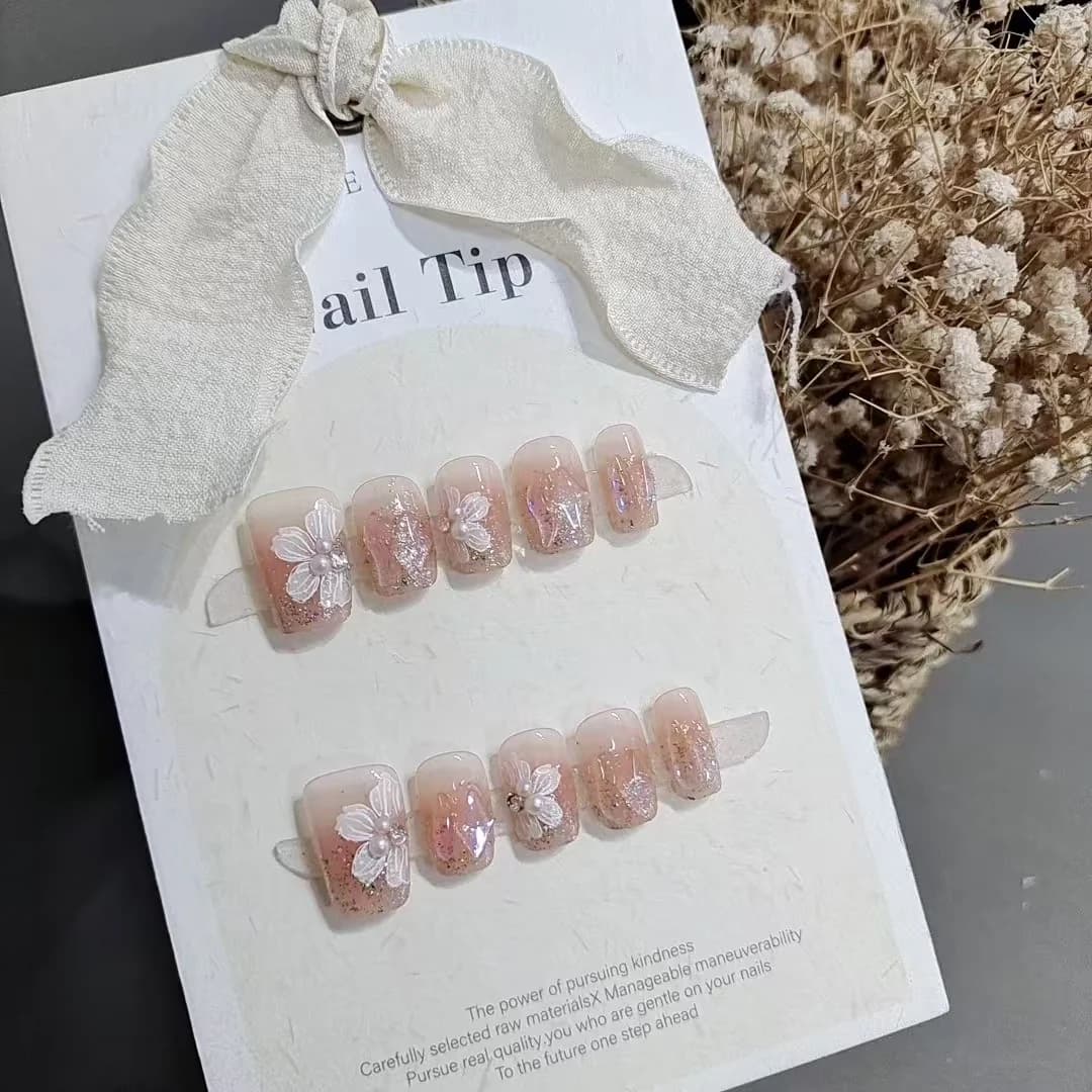Unhas Postiças Curtas Formato Bailarina com Pérolas, Flores e Strass