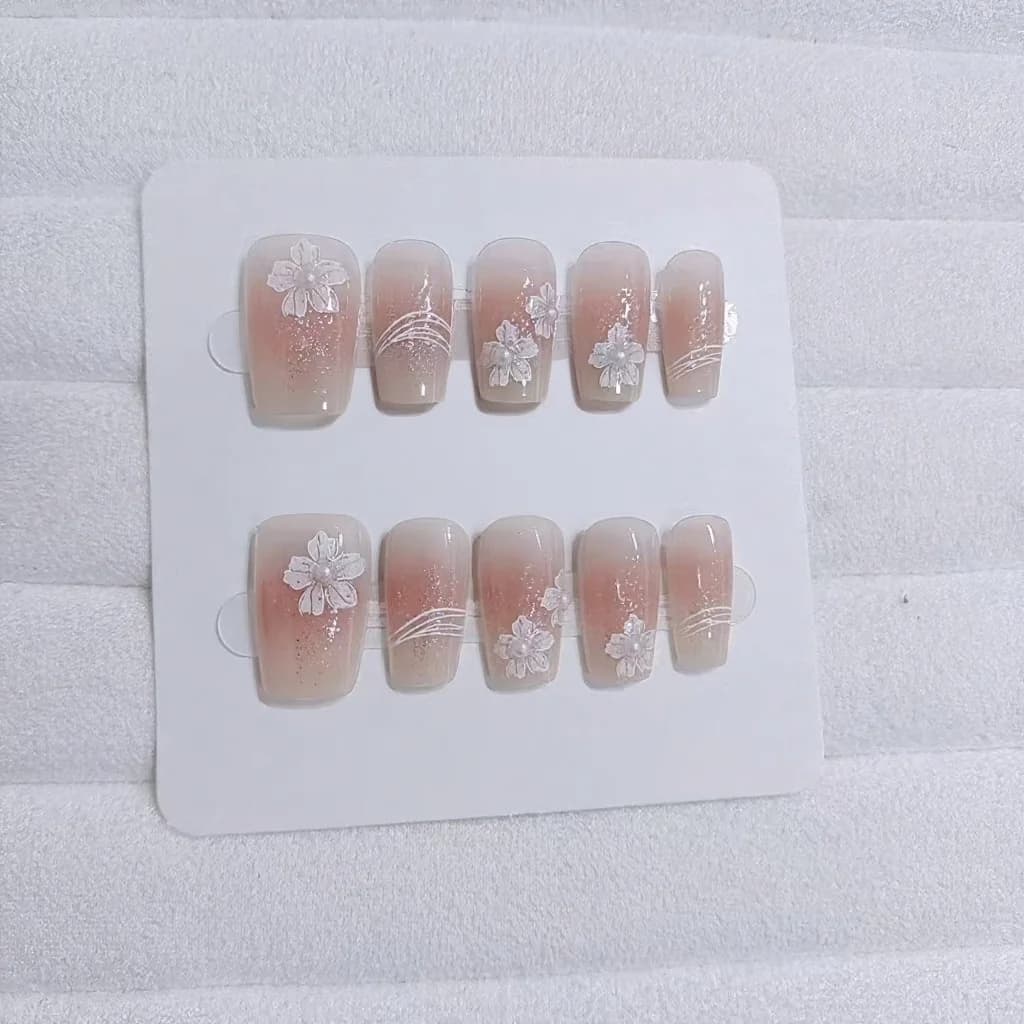 Unhas Postiças Pintadas à Mão Florais Formato Caixão Curto Design Blush