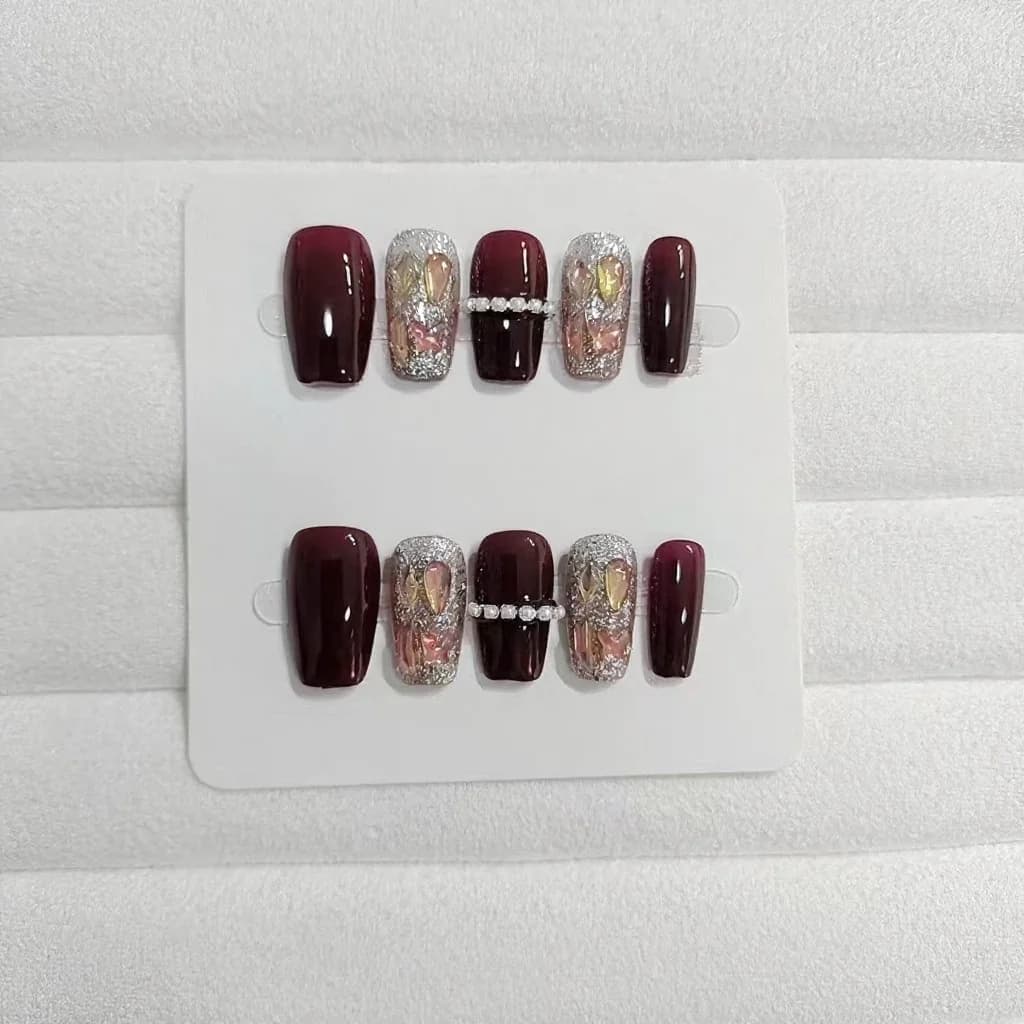 Unhas Postiças Céu Estrelado Vermelho com Strass em Corrente, Formato Curto Coffin