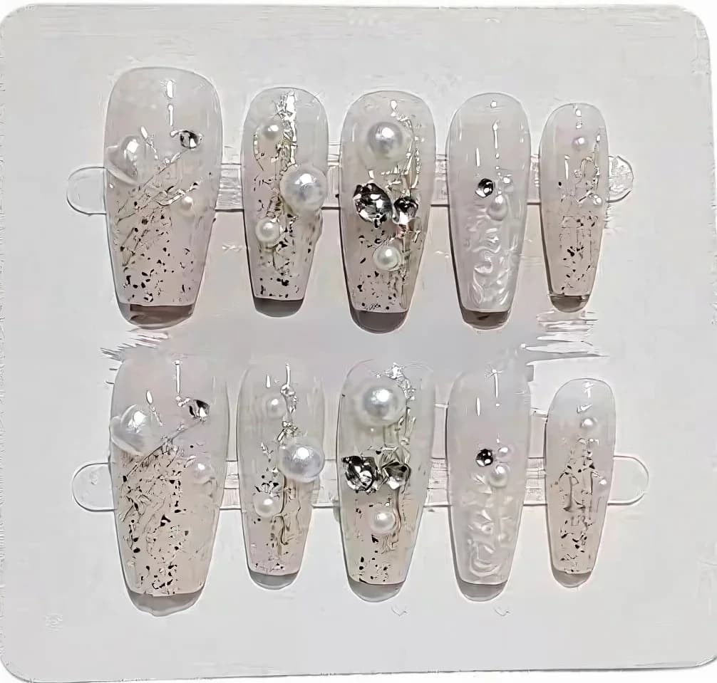 Unhas Postiças com Pérolas e Strass, Formato Tapered Médio