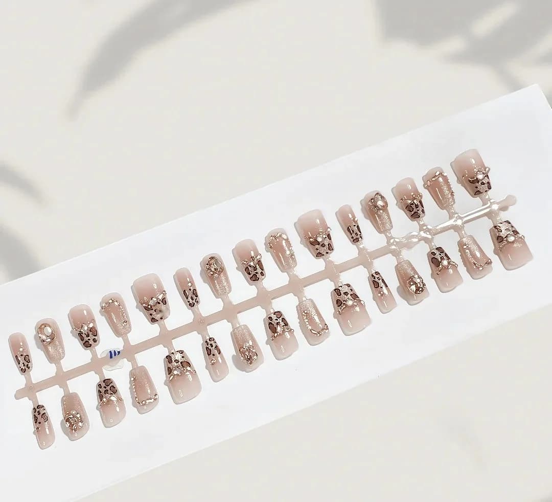 Unhas Postiças Estampa Leopardo com Strass e Glitter