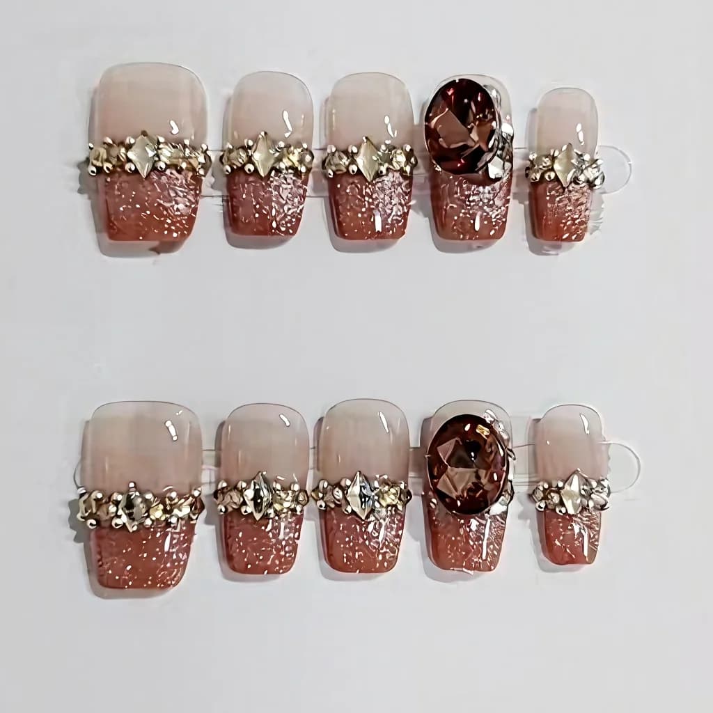Unhas Postiças Ponta Francesa com Design Olho de Gato e Strass