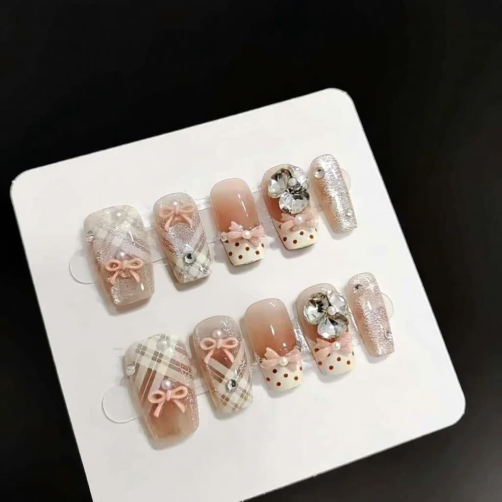 Unhas Postiças French Tip Cat Eye Curto Coffin Creamy Lily 30 Peças
