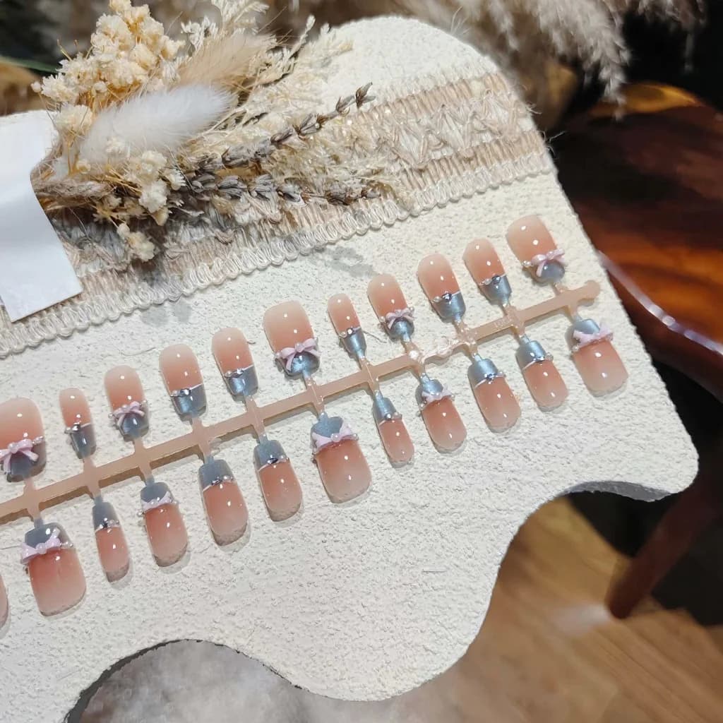 Unhas Postiças Rosa com Laço e Cristais, Ponta Francesa Olho de Gato Azul