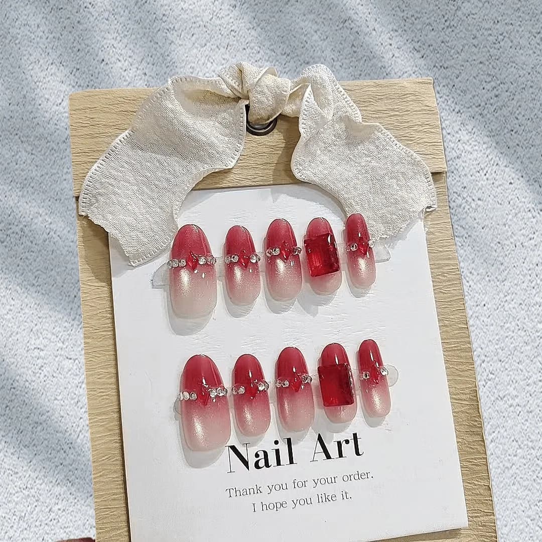 Unhas Postiças Olho de Gato com Strass Vermelho, Oval Médio, 30 Peças