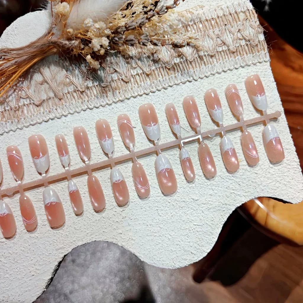 Unhas Postiças Olho de Gato Branco Leitoso, Formato Oval Médio, 30 Peças