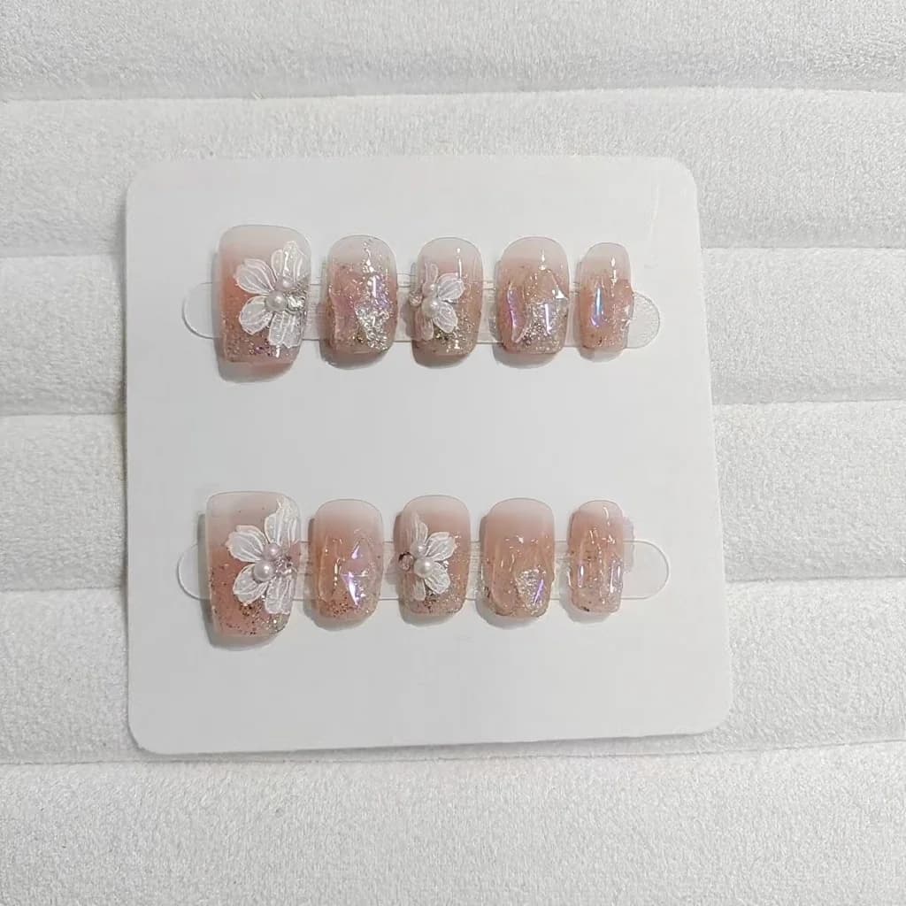 Unhas Postiças Curtas Formato Bailarina com Pérolas, Flores e Strass