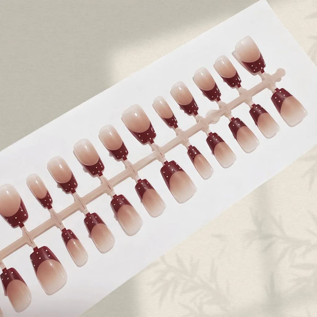 Unhas Postiças Saia de Bailarina com Laço Vermelho, Pontas Curtas com Bolinhas