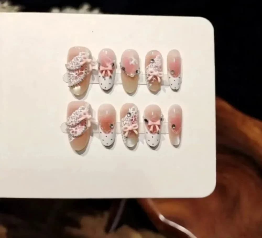 Unhas Postiças Cetim Rosa Cat Eye com Laço e Strass