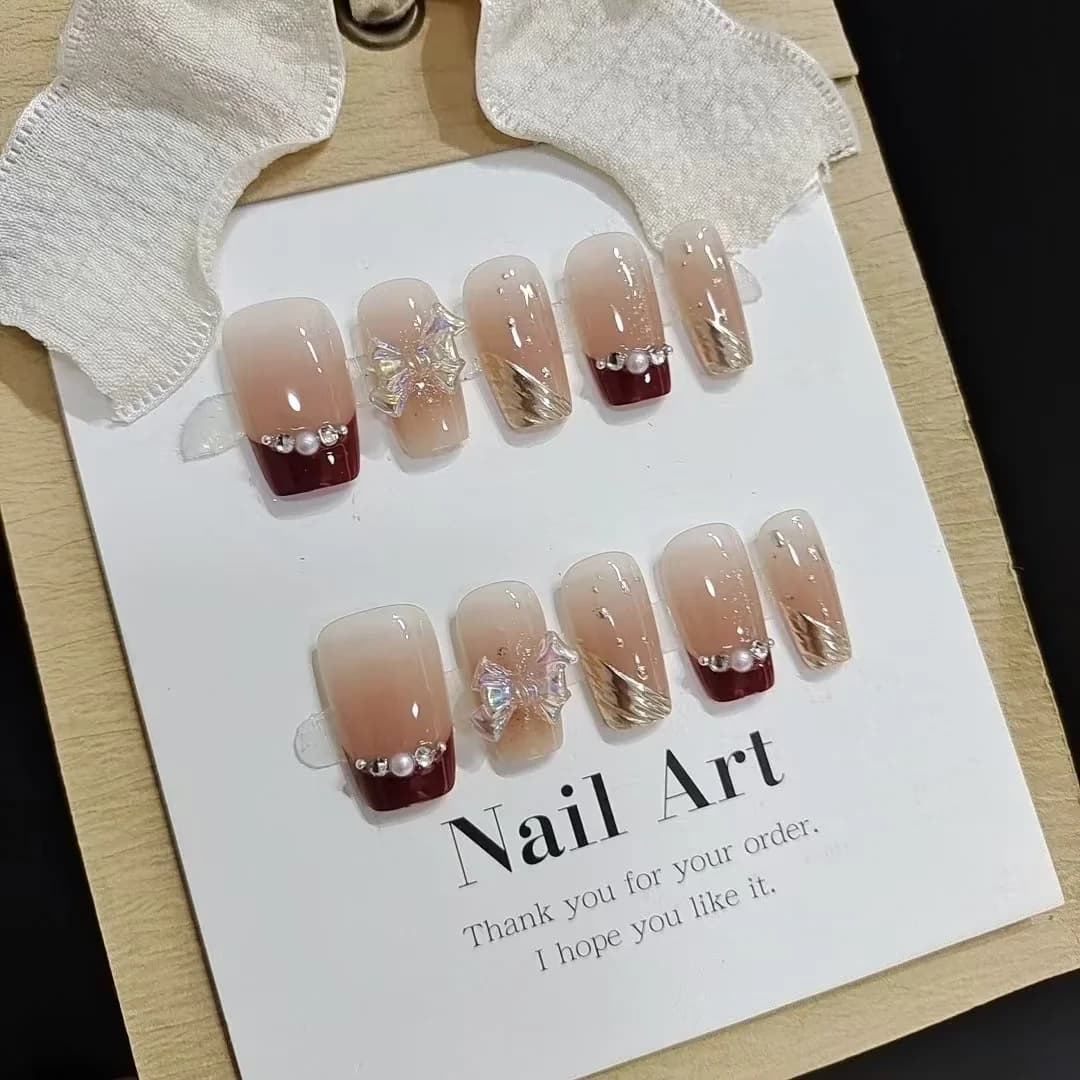 Unhas Postiças com Ponta Francesa Curta, Glitter Dourado e Design de Laço