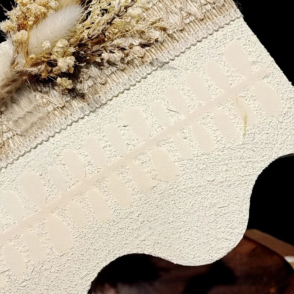 Unhas Postiças Cat Eye Poá Oval Curto com Pontas Francesas e Contas de Vidro