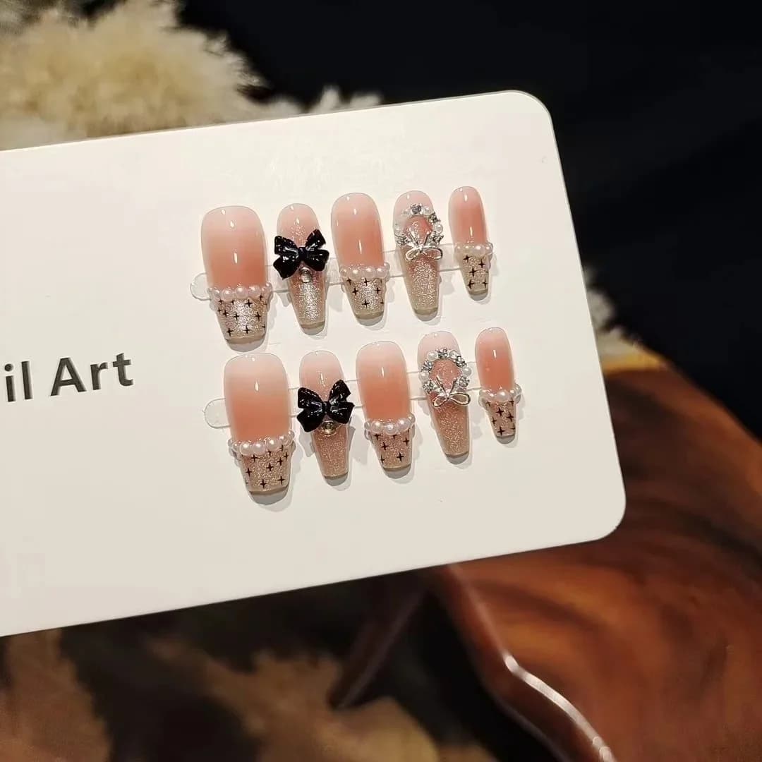 Unhas Postiças com Design de Laço, Borboleta Preta e Tule Rosa