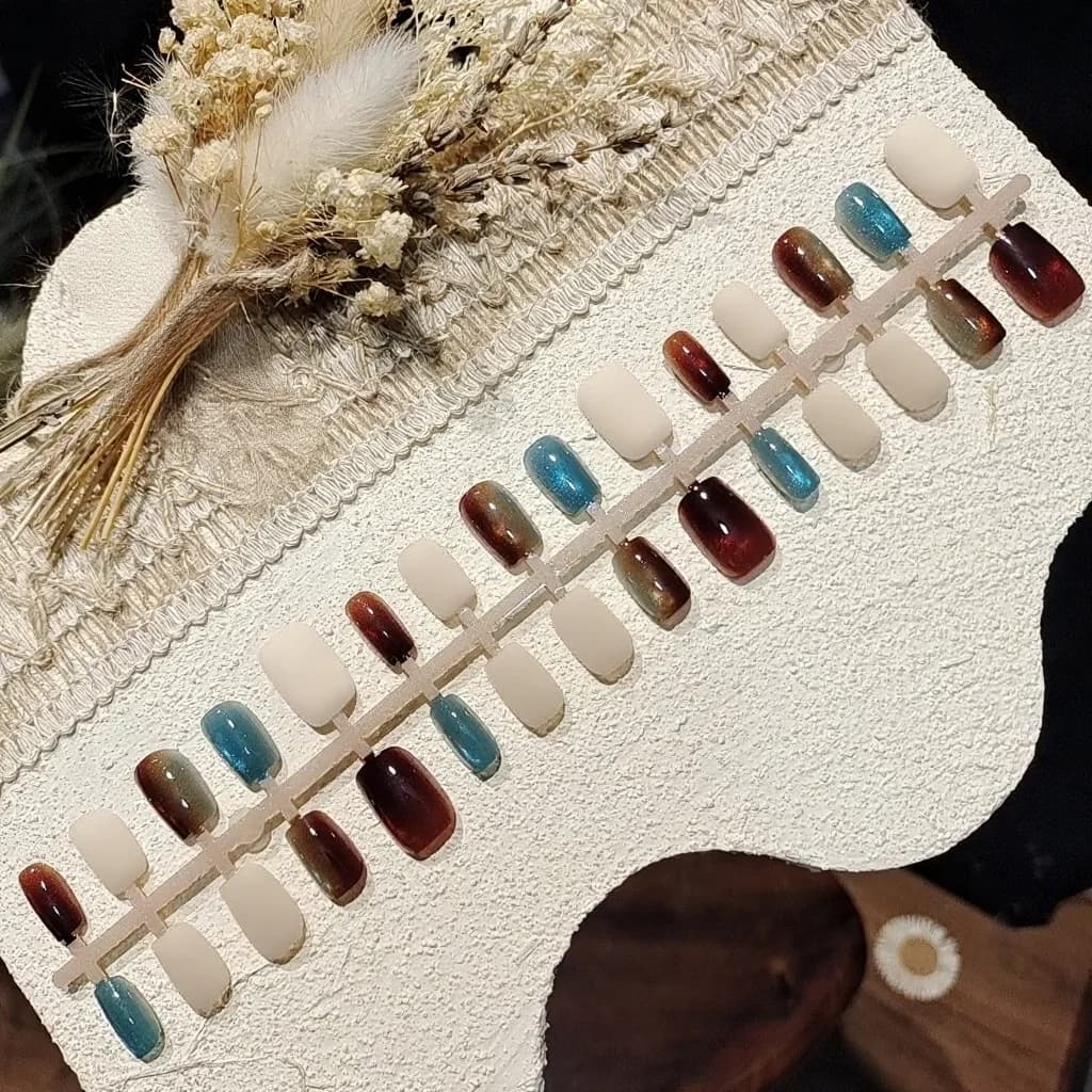 Unhas Postiças Curtas Formato Bailarina com Estampa de Leopardo, Olho de Gato e Glitter