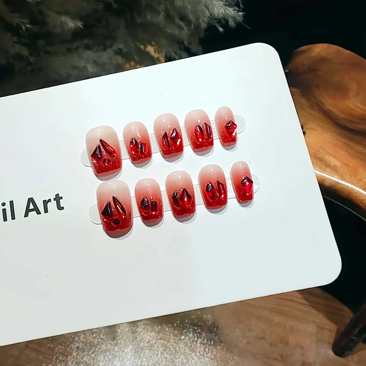 Unhas Postiças Degradê Vermelho Cat Eye Formato Bailarina Curto com Strass
