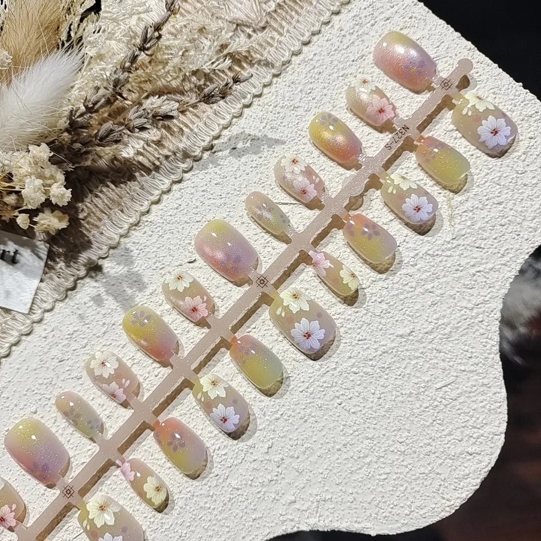 Unhas Postiças Olho de Gato Floral Formato Bailarina Curto