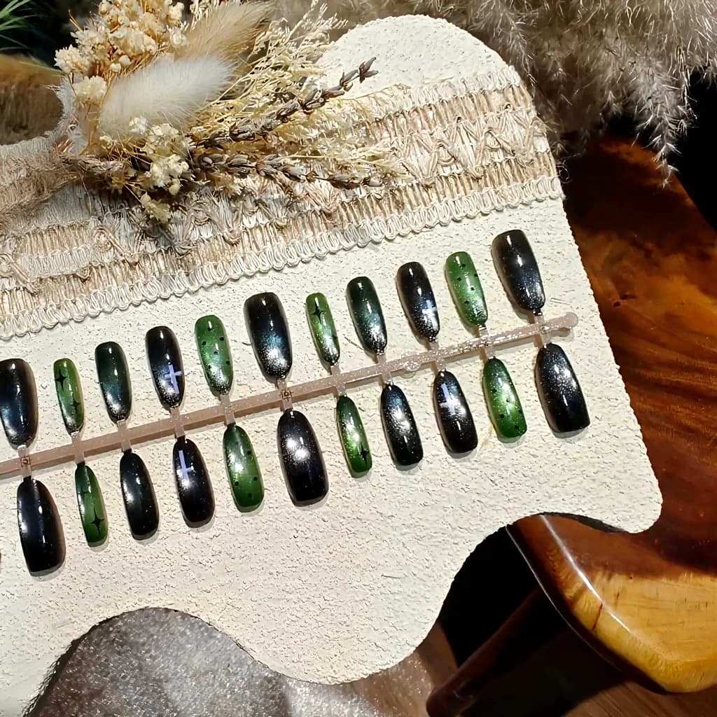 Unhas Postiças Olho de Gato Oval Médio Estilo Dark Sweet Cool