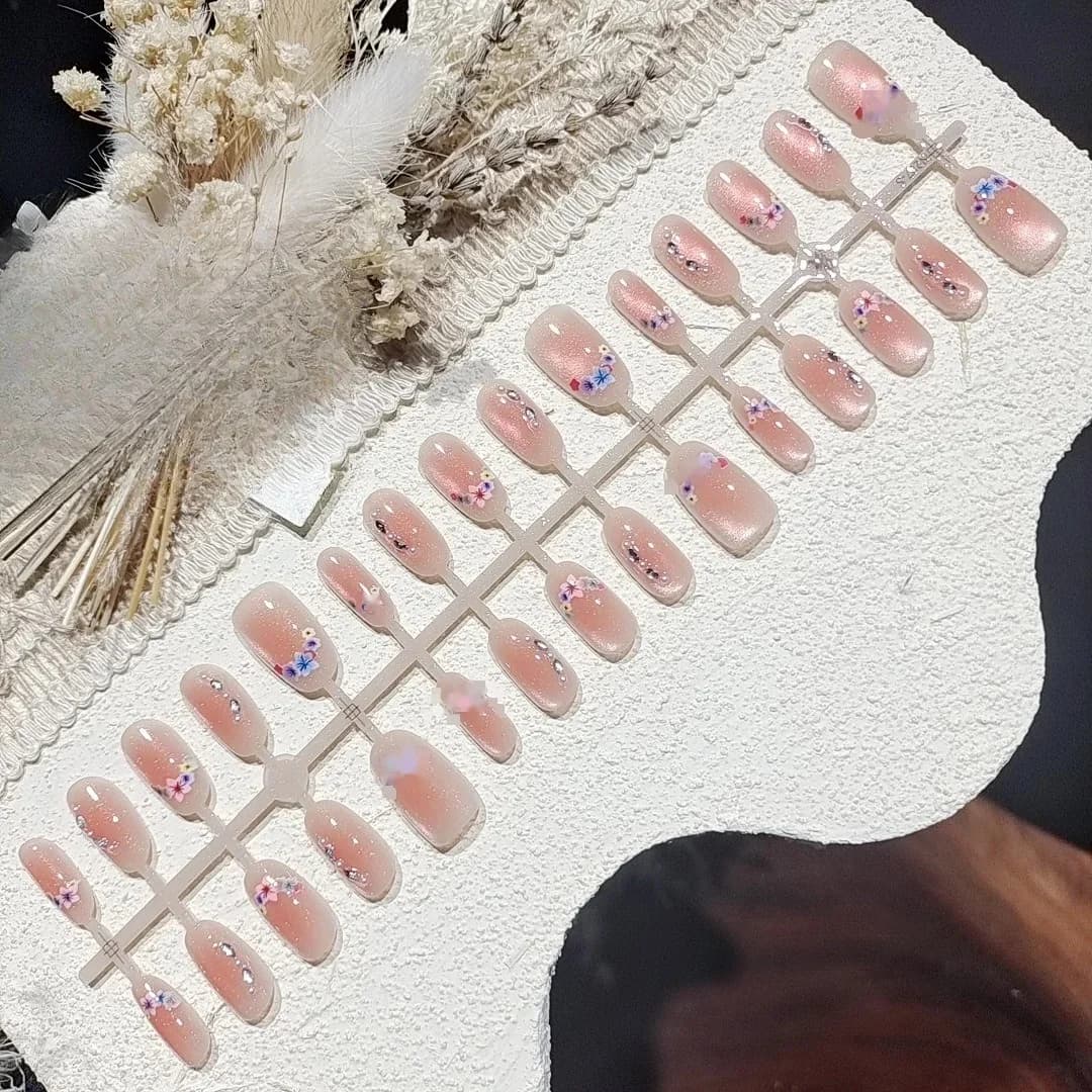 Unhas Postiças Cat Eye com Flores de Cerejeira e Strass