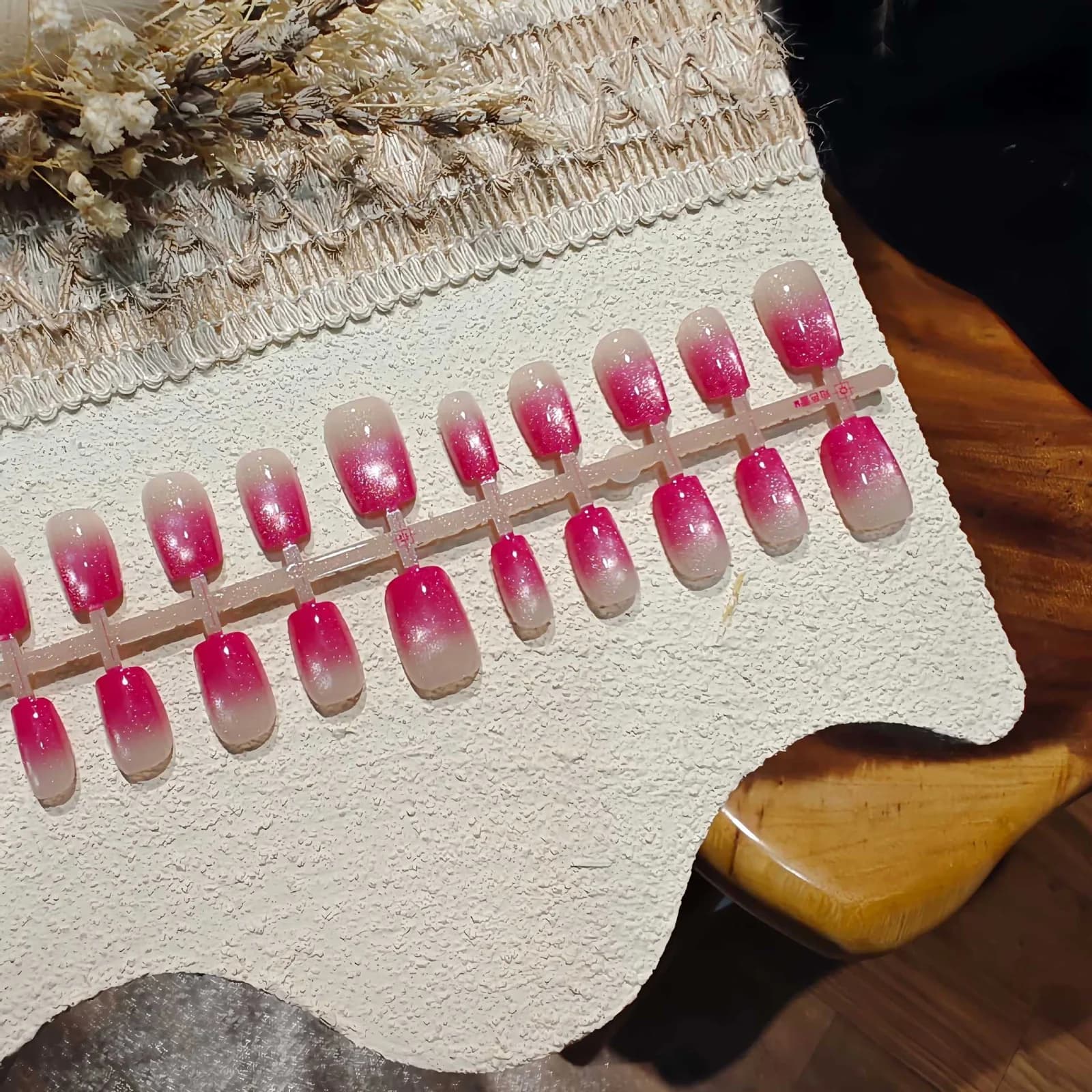 Unhas Postiças Degradê Rosa com Efeito Olho de Gato, Formato Bailarina Curto