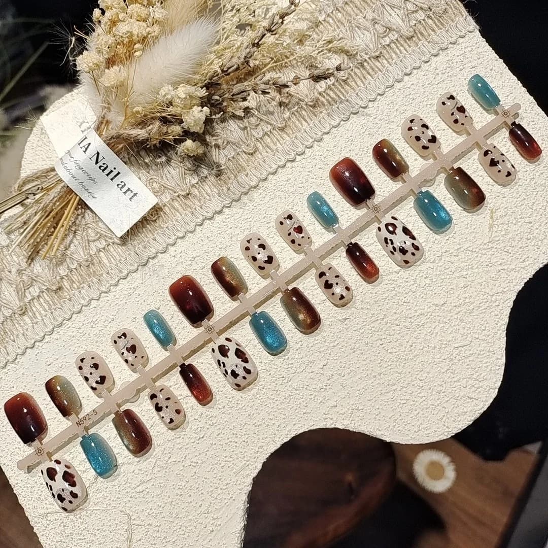 Unhas Postiças Curtas Formato Bailarina com Estampa de Leopardo, Olho de Gato e Glitter