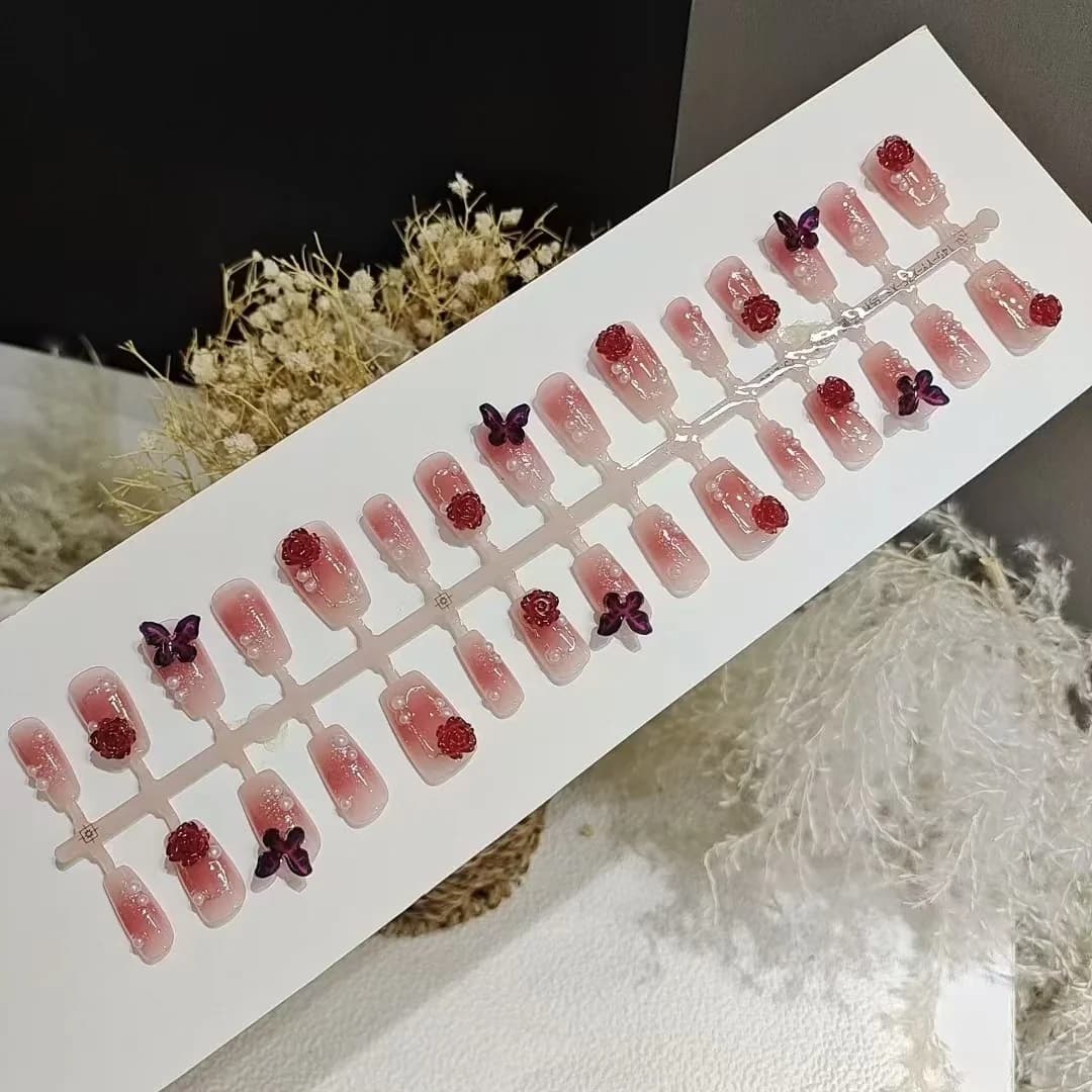 Unhas Postiças Coffin Curtas com Design Floral, Borboleta e Degradê Ameixa 30 Peças