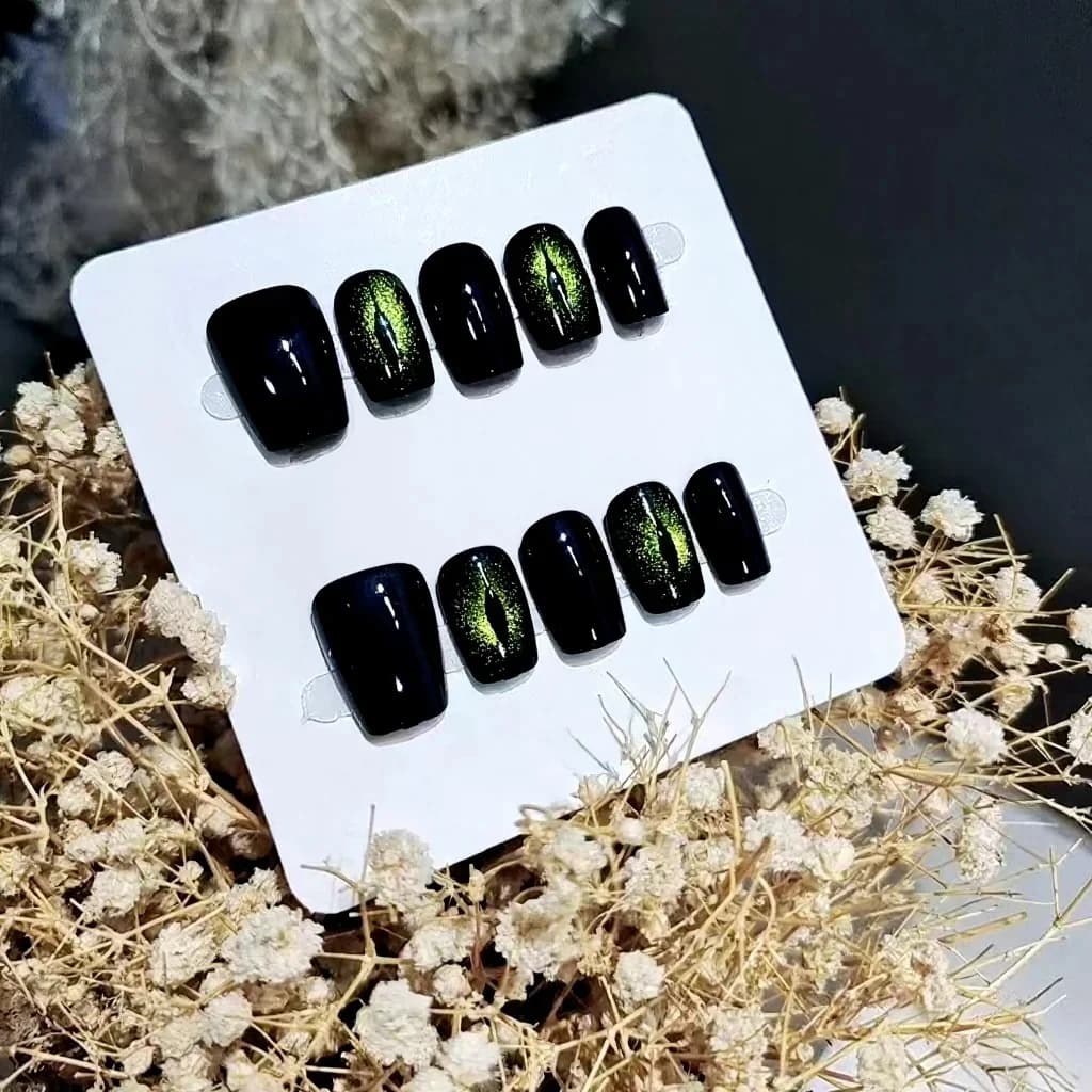 Unhas Postiças Góticas Pretas Curto Formato Caixão com Borboleta 10 Peças