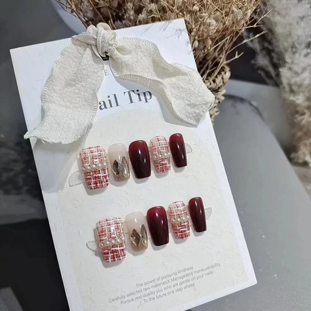 Unhas Postiças Curtas Quadradas em Tweed Vermelho com Pérolas, 10 Peças