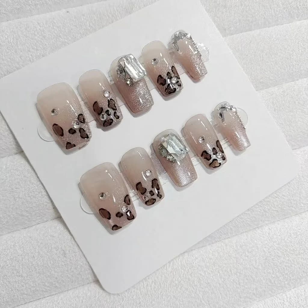 Unhas Postiças Estampa de Leopardo com Strass Formato Coffin Curto
