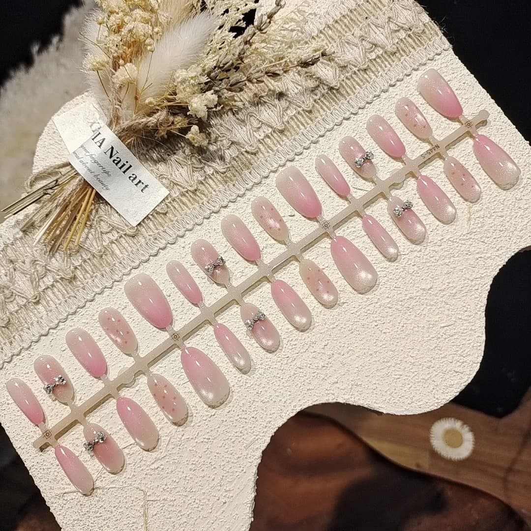 Unhas Postiças Rosa Olho de Gato com Laço e Contas de Vidro