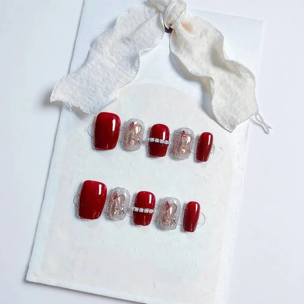 Unhas Postiças Vermelhas com Corrente e Strass Aurora, Formato Bailarina Curto