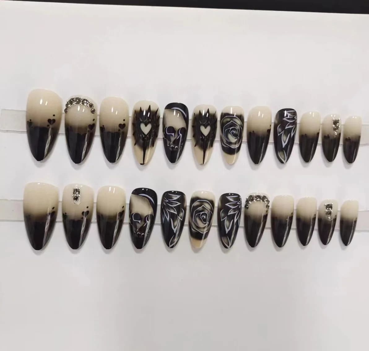 Unhas Postiças Longas Pontudas Estilo Gótico com Caveira de Halloween