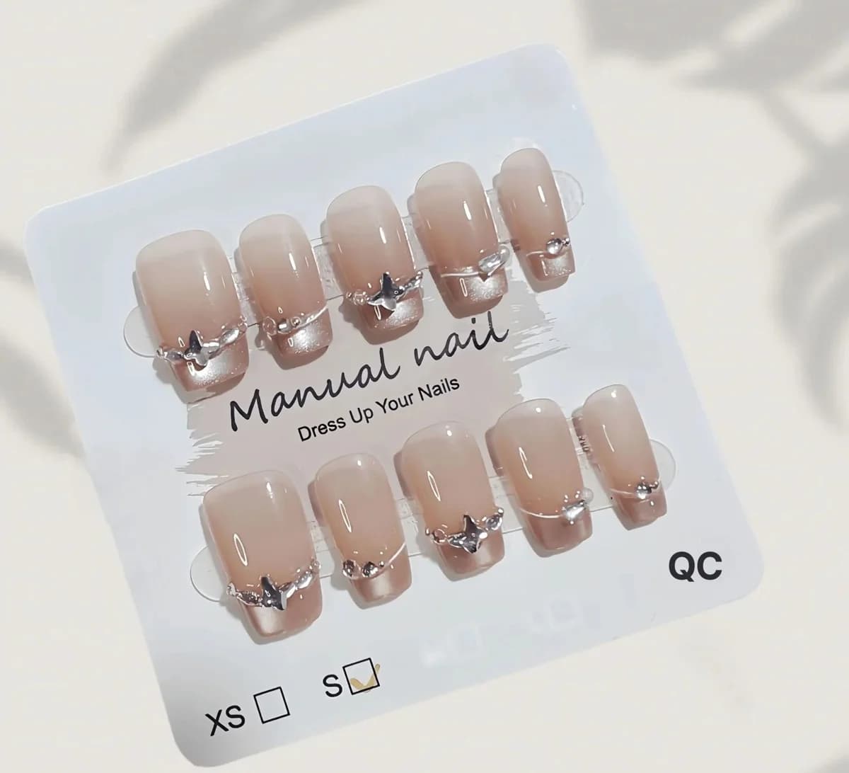 Unhas Postiças French Tip com Strass de Borboleta e Efeito Olho de Gato