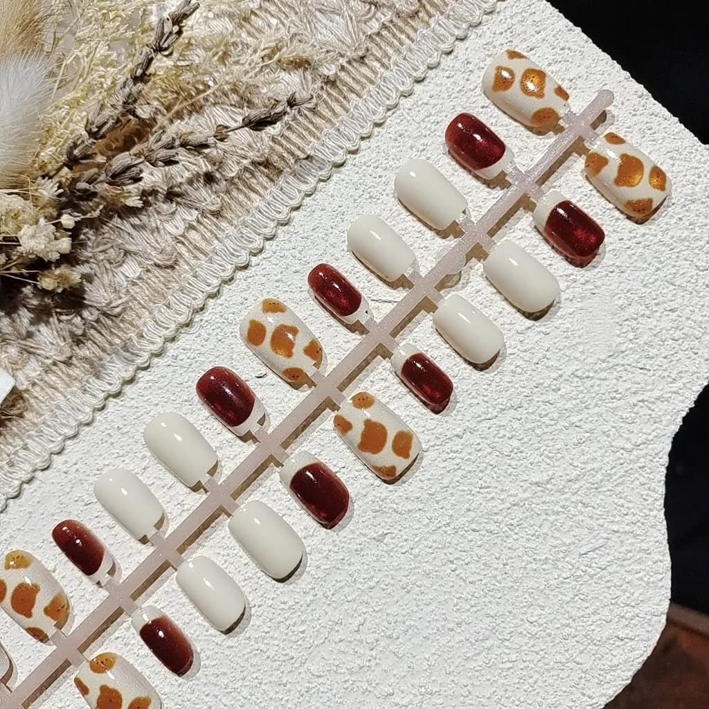 Unhas Postiças Urso Castanho Olho de Gato Formato Bailarina Curto com Glitter