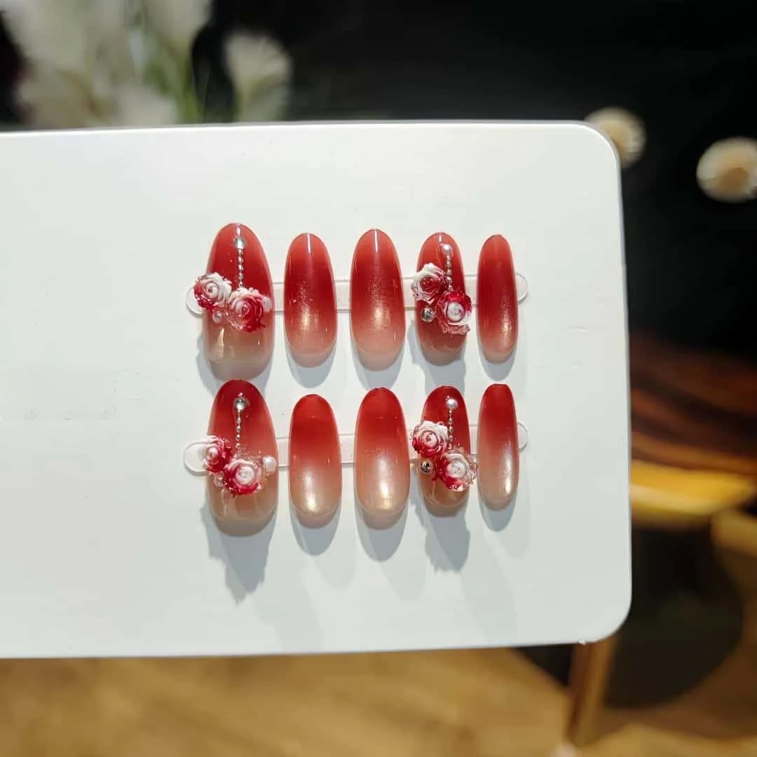 Unhas Postiças Olho de Gato Jardim de Rosas Degradê Vermelho Formato Oval com Glitter