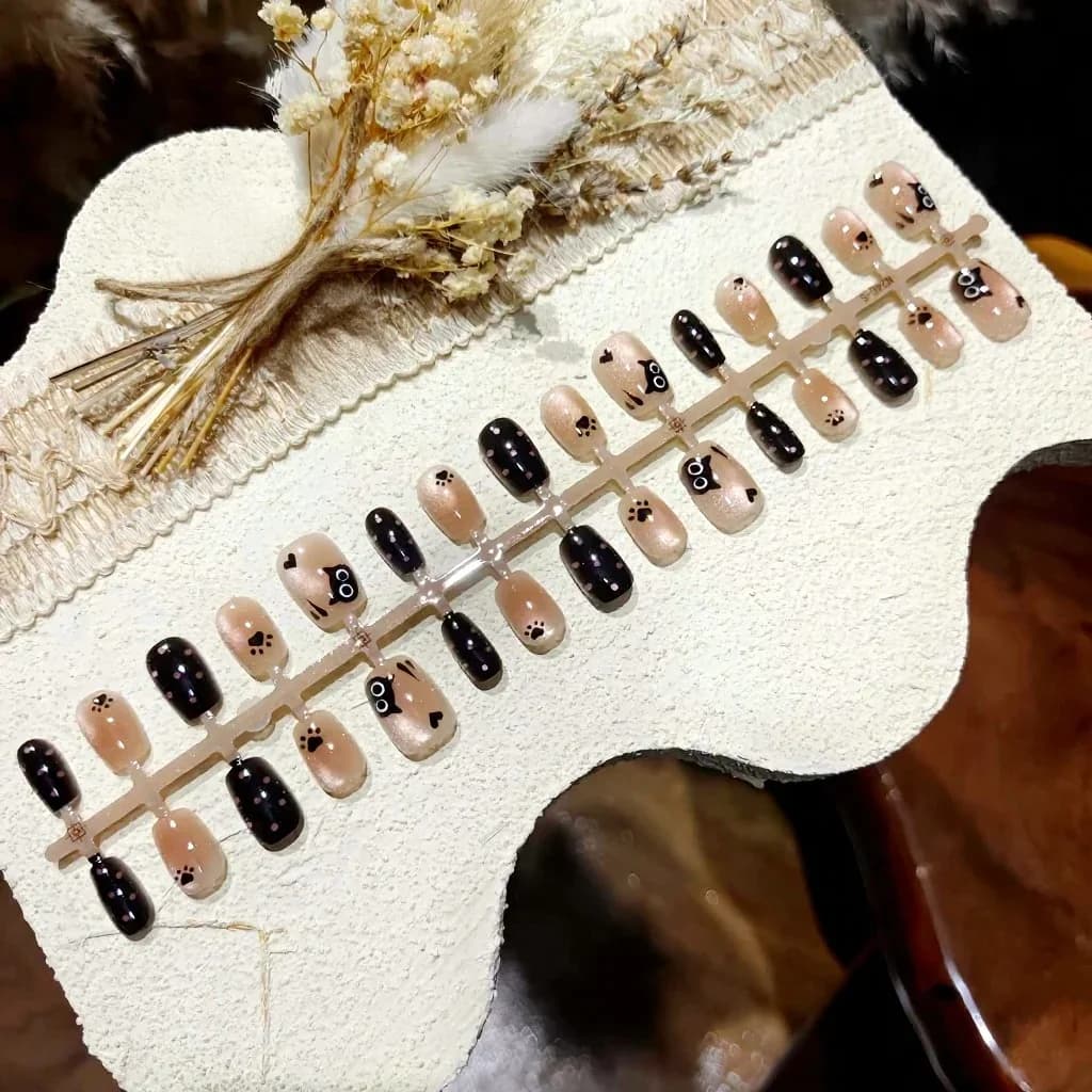 Unhas Postiças Curtas Formato Bailarina Olho de Gato Preto com Contas de Vidro