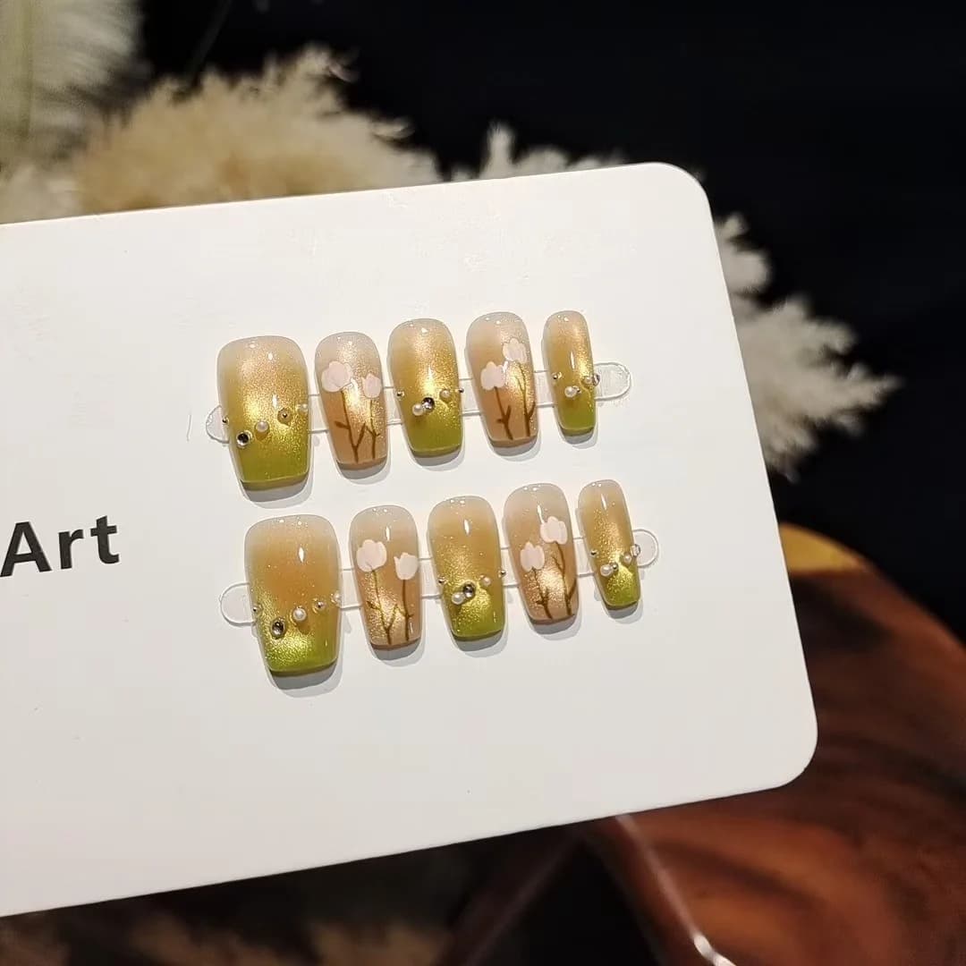 Unhas Postiças Olho de Gato Curtas com Design Floral, Estilo Gradiente Doce