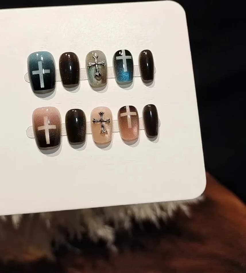 Unhas Postiças Cat Eye Azul e Rosa com Contas de Vidro e Cruz