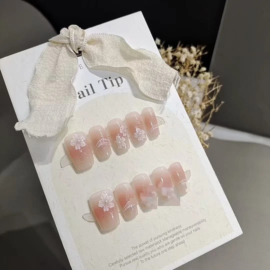 Unhas Postiças Pintadas à Mão Florais Formato Caixão Curto Design Blush