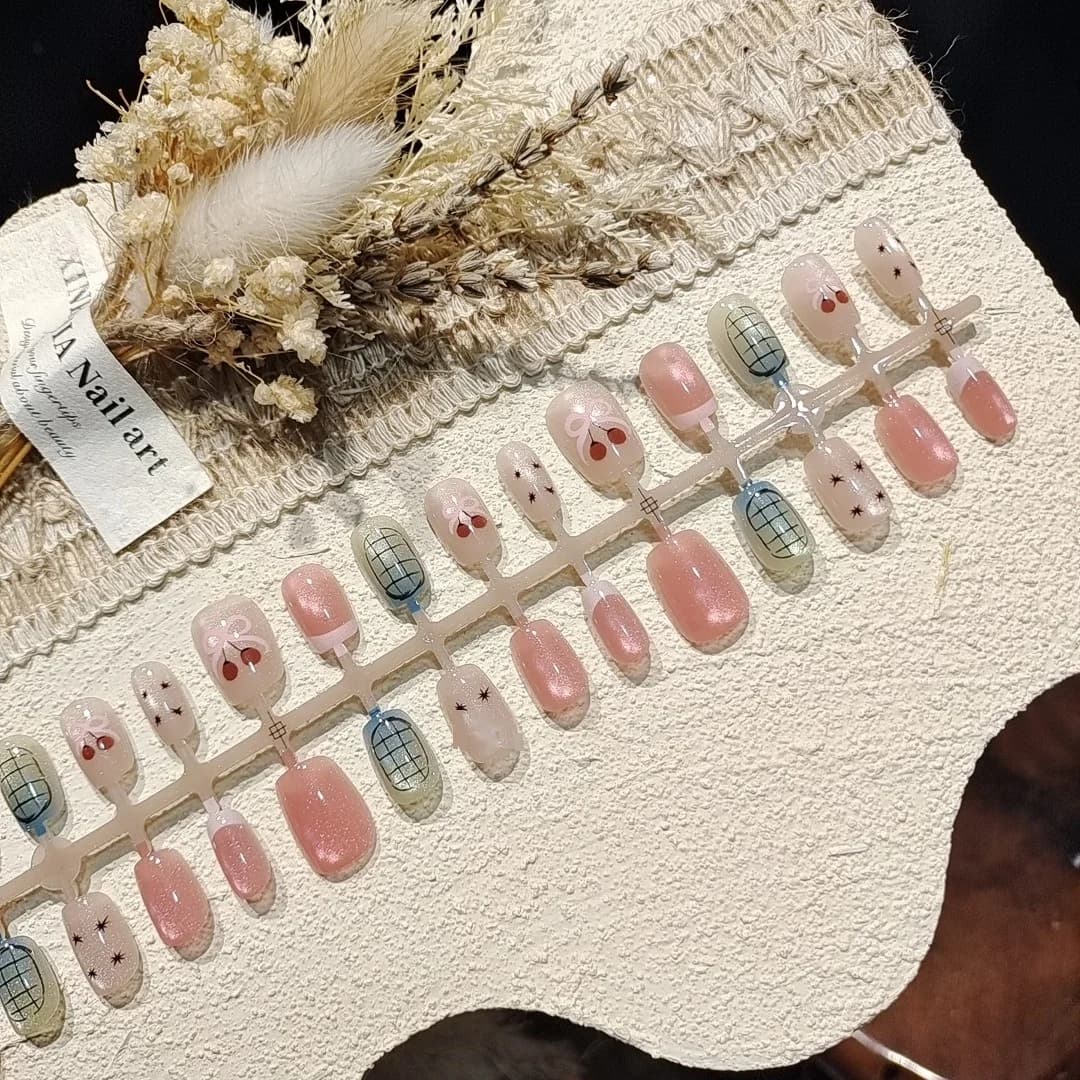 Unhas Postiças Olho de Gato Cereja Rosa Glitter Curta Bailarina