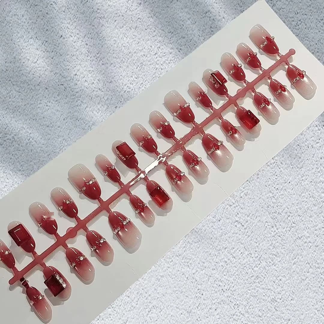 Unhas Postiças Olho de Gato com Strass Vermelho, Oval Médio, 30 Peças