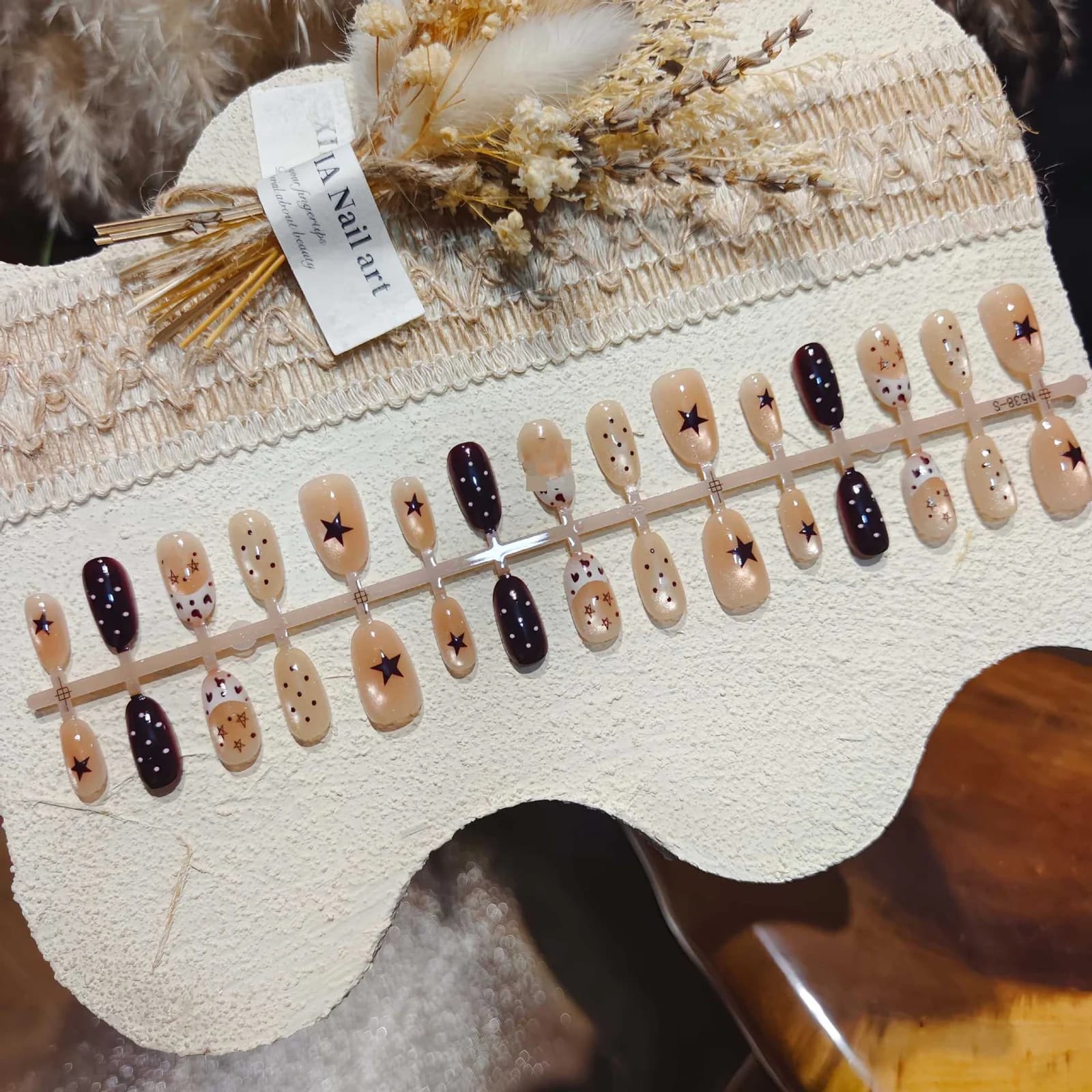 Unhas Postiças Curtas Oval Castanhas com Design Olho de Gato e Estrelado