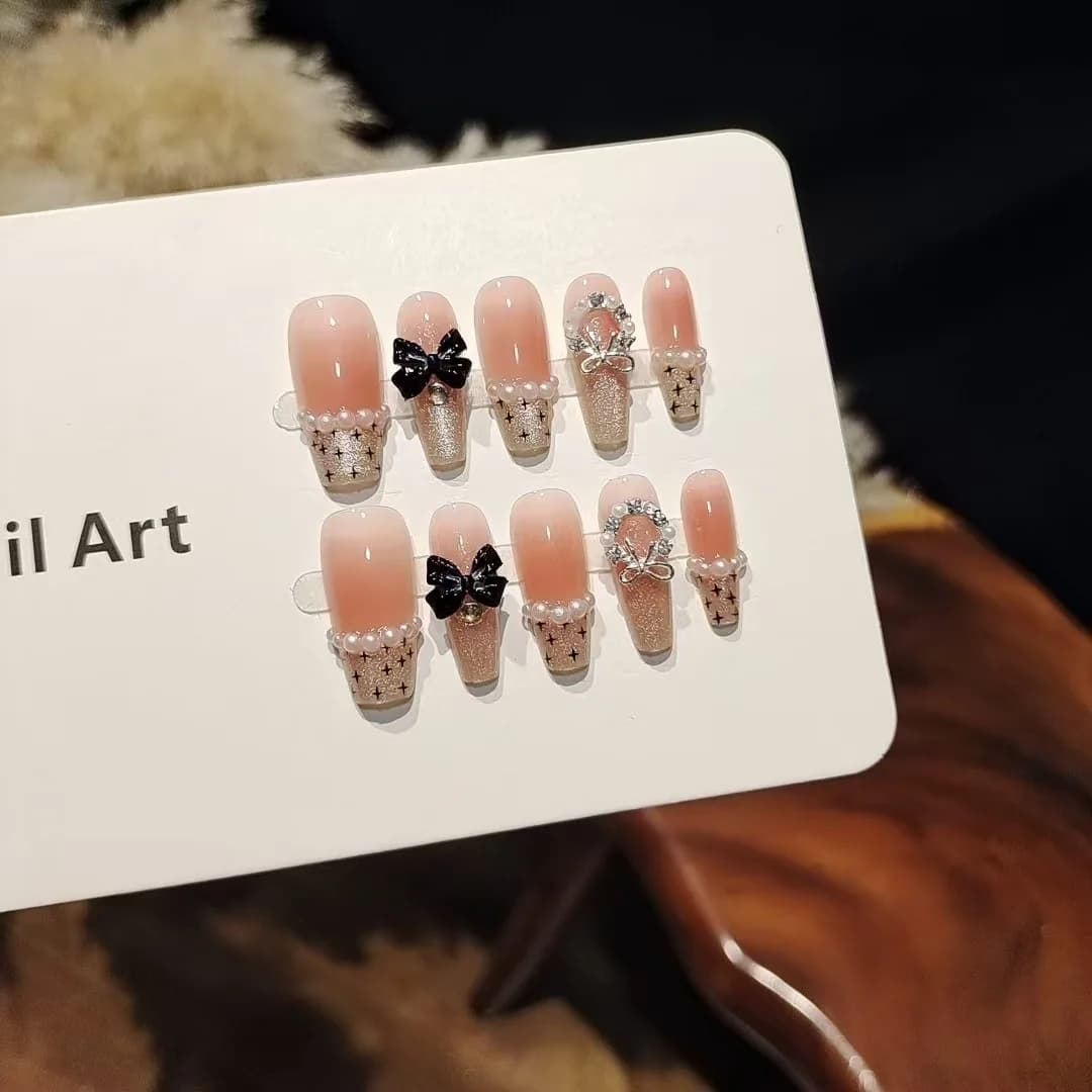 Unhas Postiças com Design de Laço, Borboleta Preta e Tule Rosa