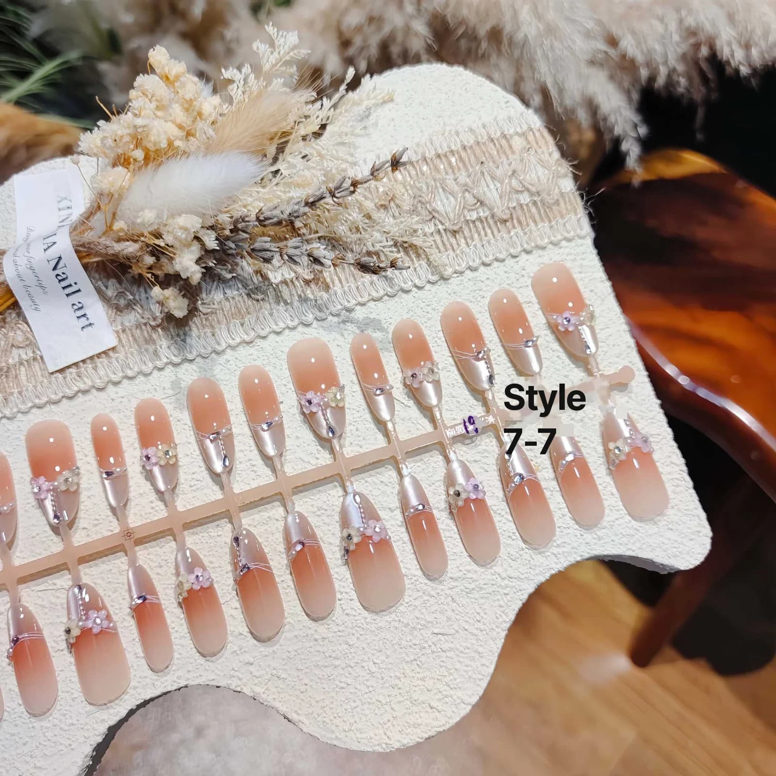Unhas Postiças Longas Stiletto Olho de Gato Floral com Detalhes de Cristal