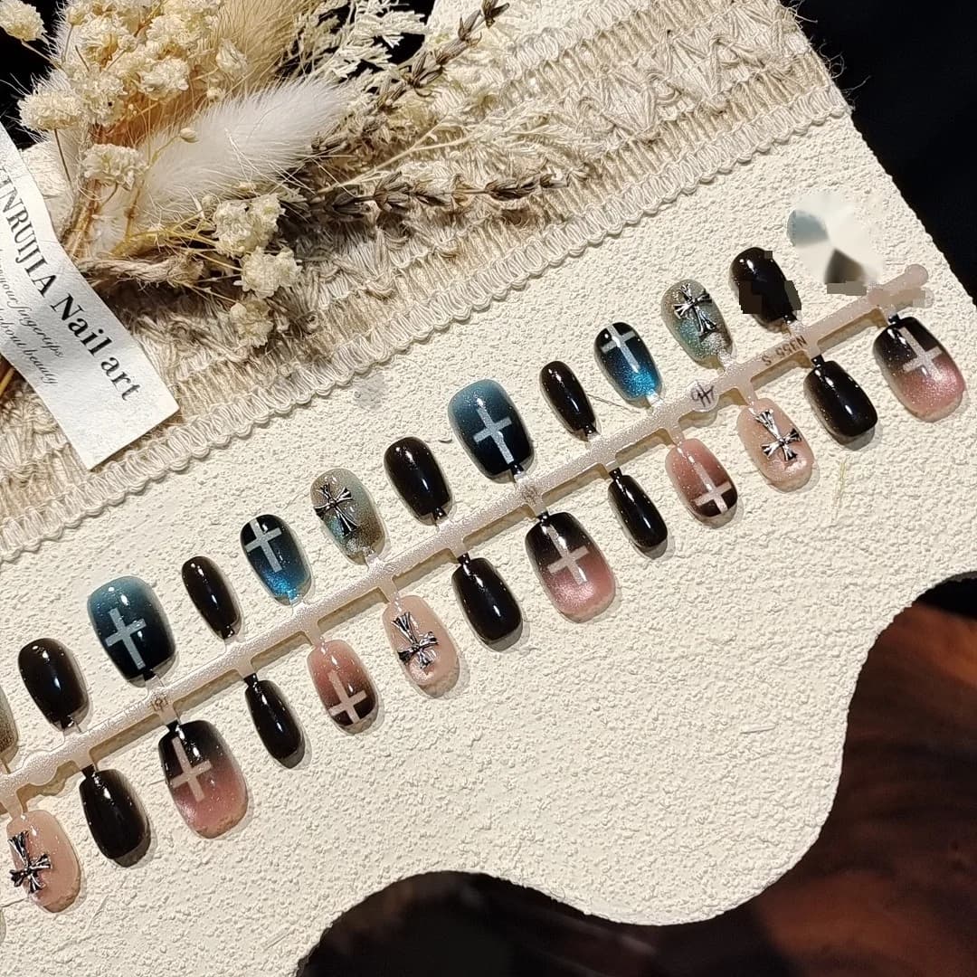 Unhas Postiças Olho de Gato Azul e Rosa com Miçangas de Vidro e Cruz