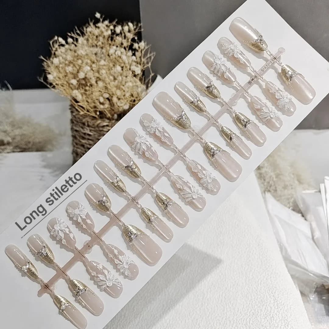 Unhas Postiças com Borboletas e Flores 3D, Formato Stiletto Longo