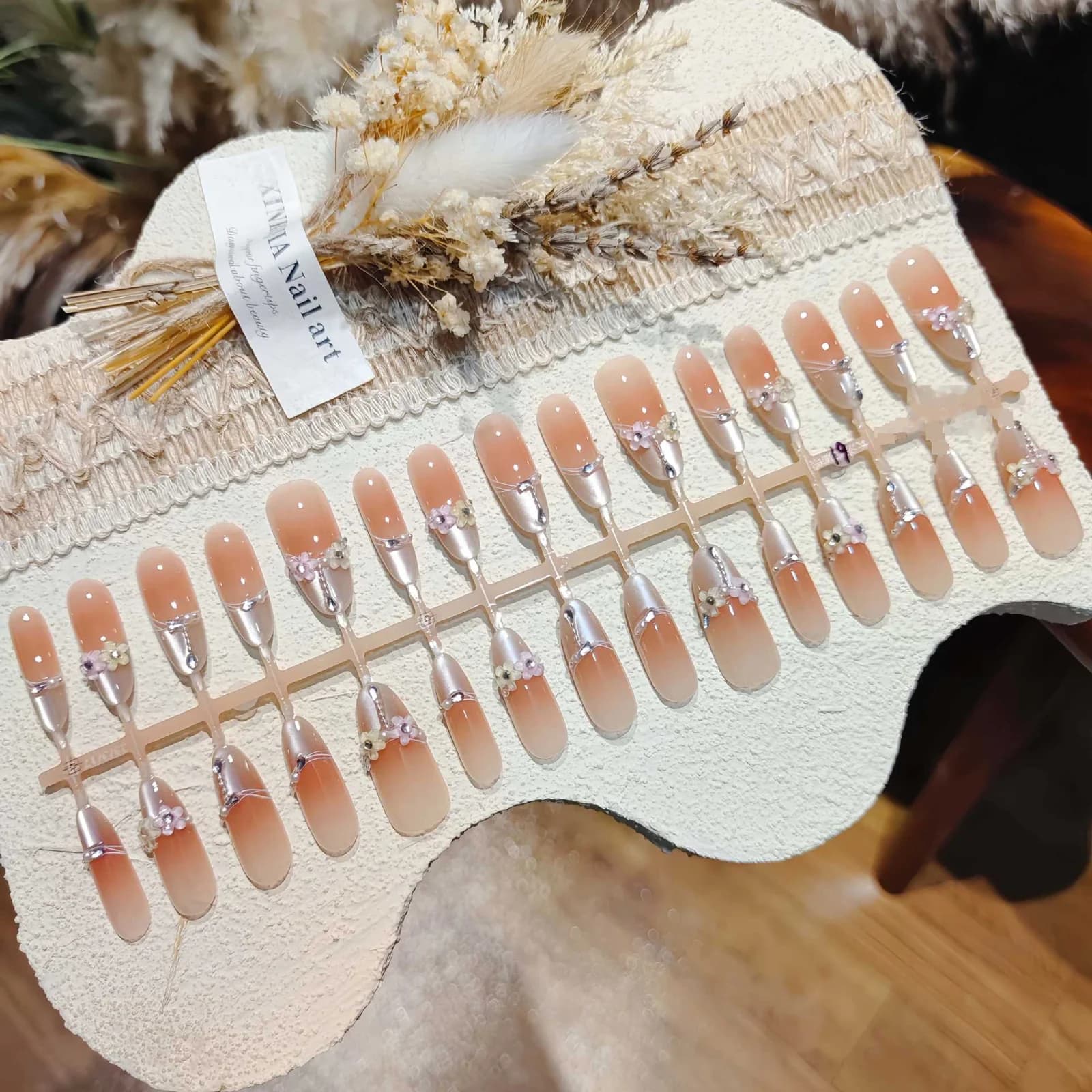 Unhas Postiças Longas Stiletto Olho de Gato Floral com Detalhes de Cristal