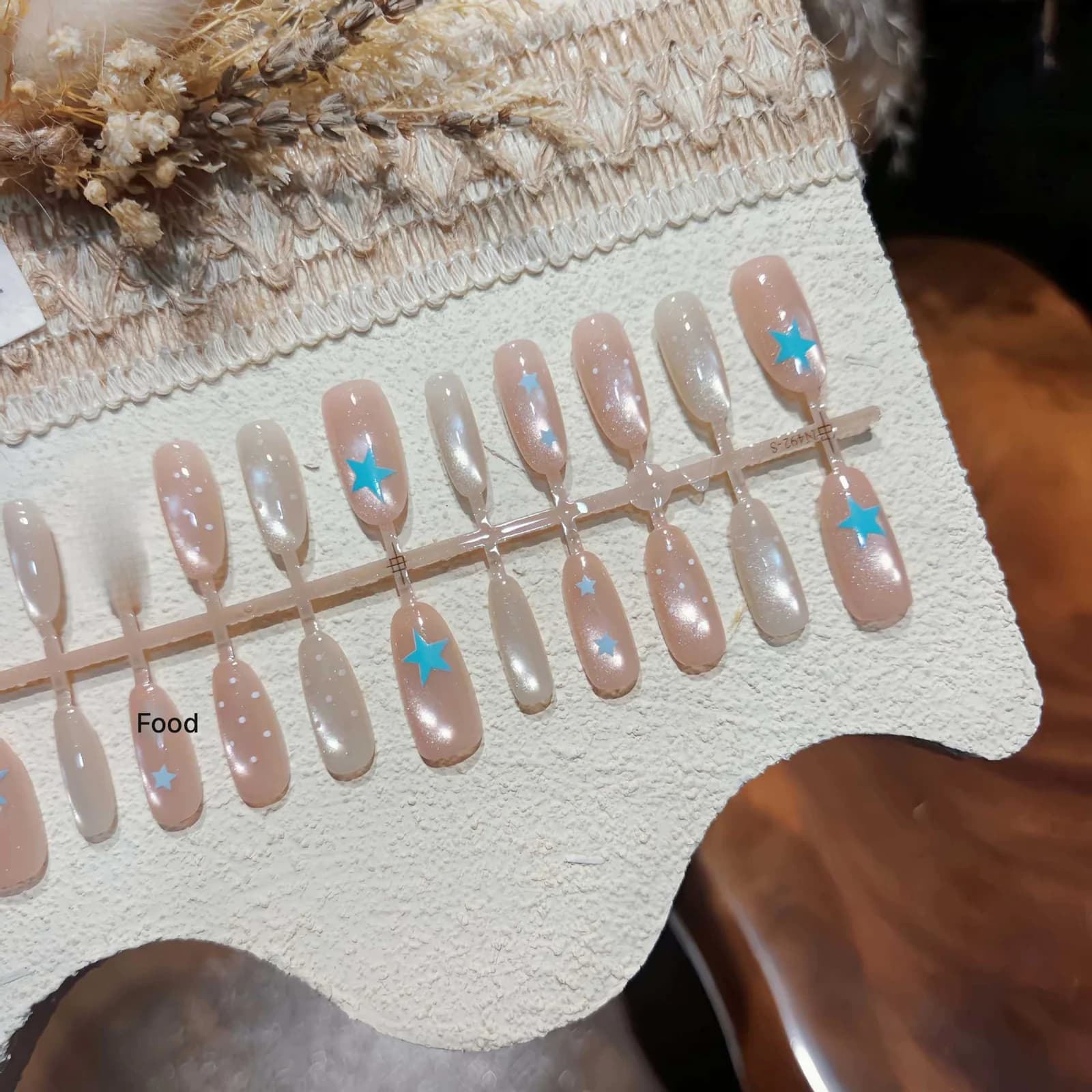 Unhas Postiças Olho de Gato Pêssego Claro Design Estrelado 30 Peças