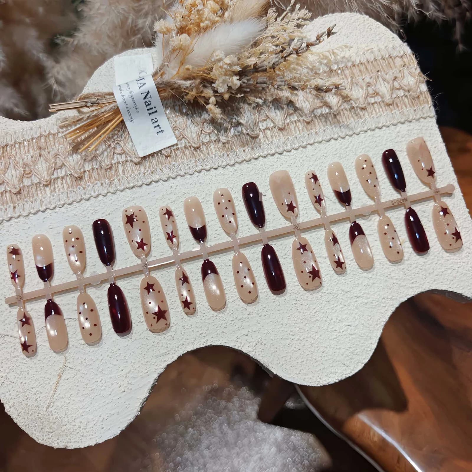 Unhas Postiças Olho de Gato Marrons com Estrelas e Bolinhas